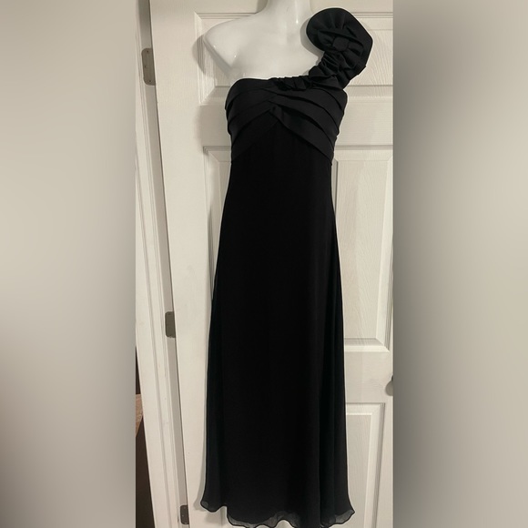 Max and Cleo maxi black one shoulder gown size 4 - Picture 1 of 4